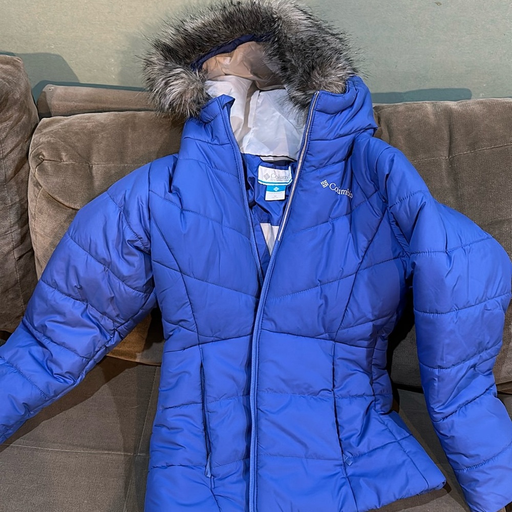 Columbia girls winter jacket with fur hood blue size medium
